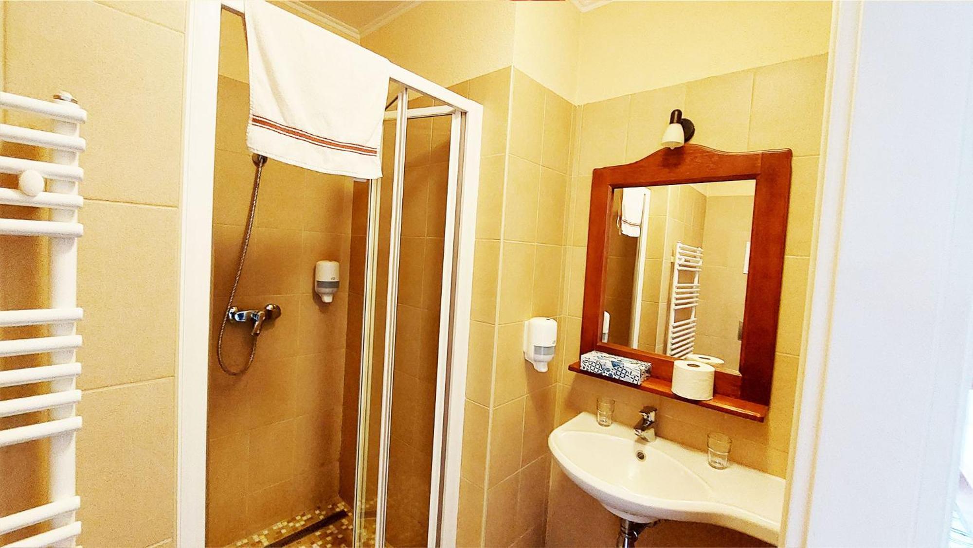 Oazis Hotel*** Надьканижа Экстерьер фото