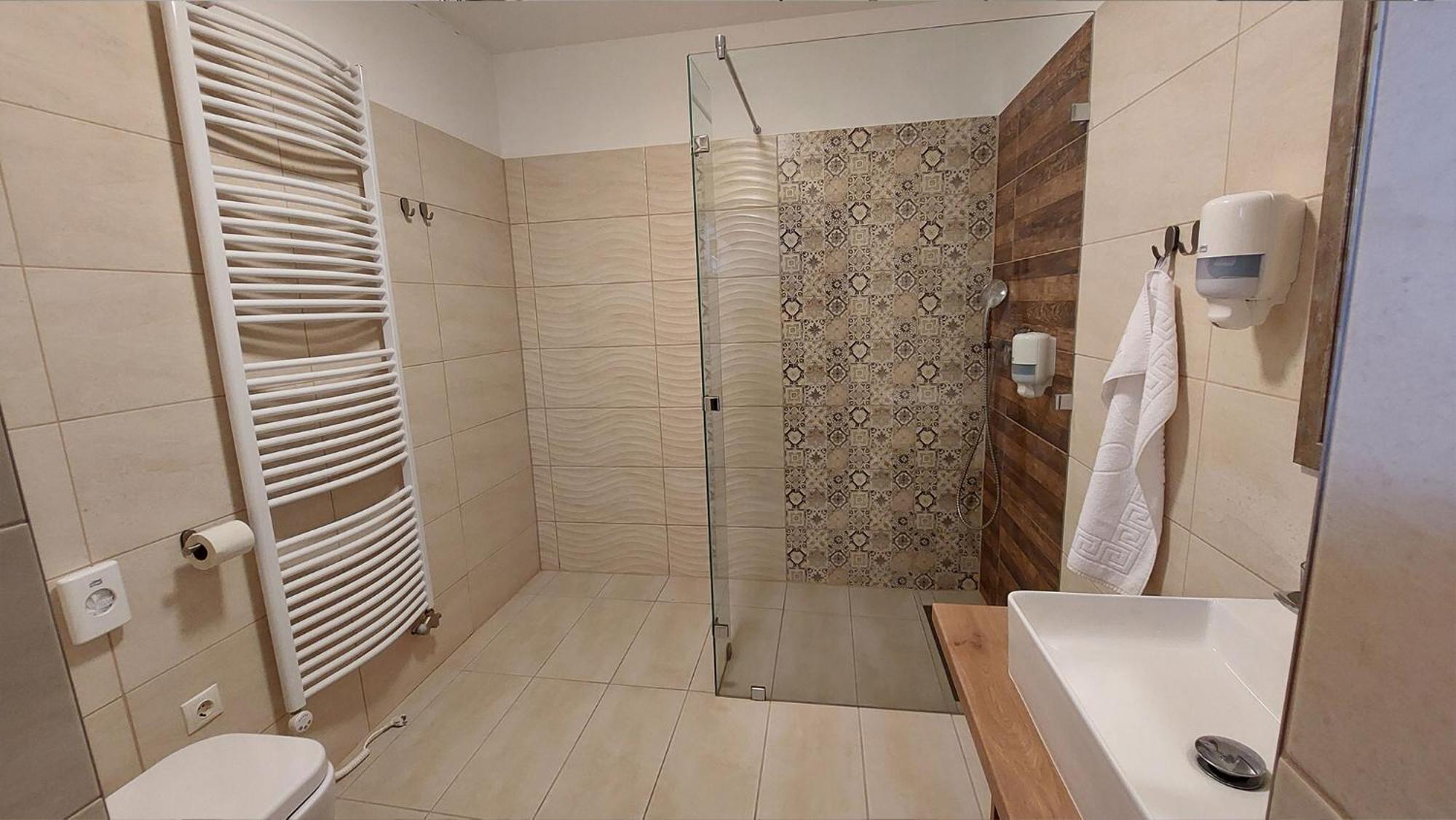 Oazis Hotel*** Надьканижа Экстерьер фото