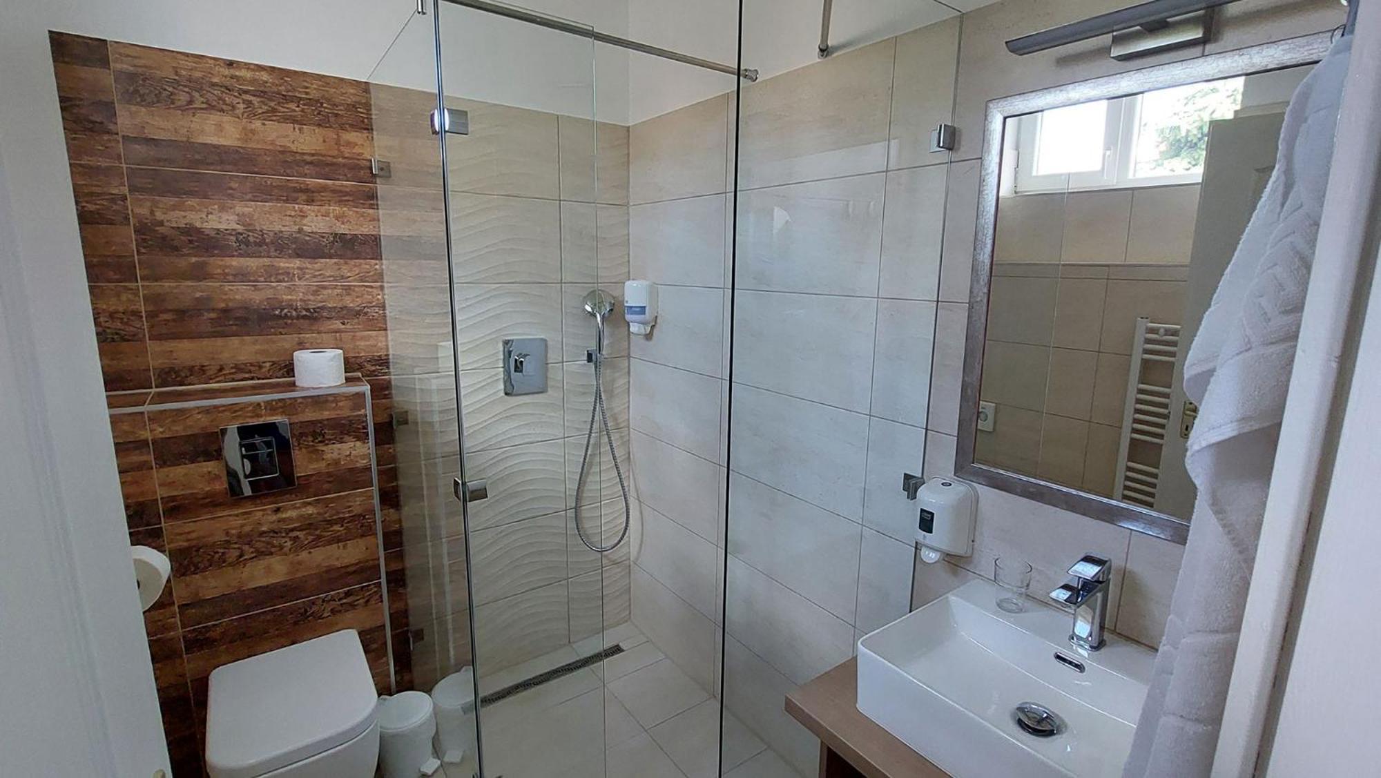 Oazis Hotel*** Надьканижа Экстерьер фото