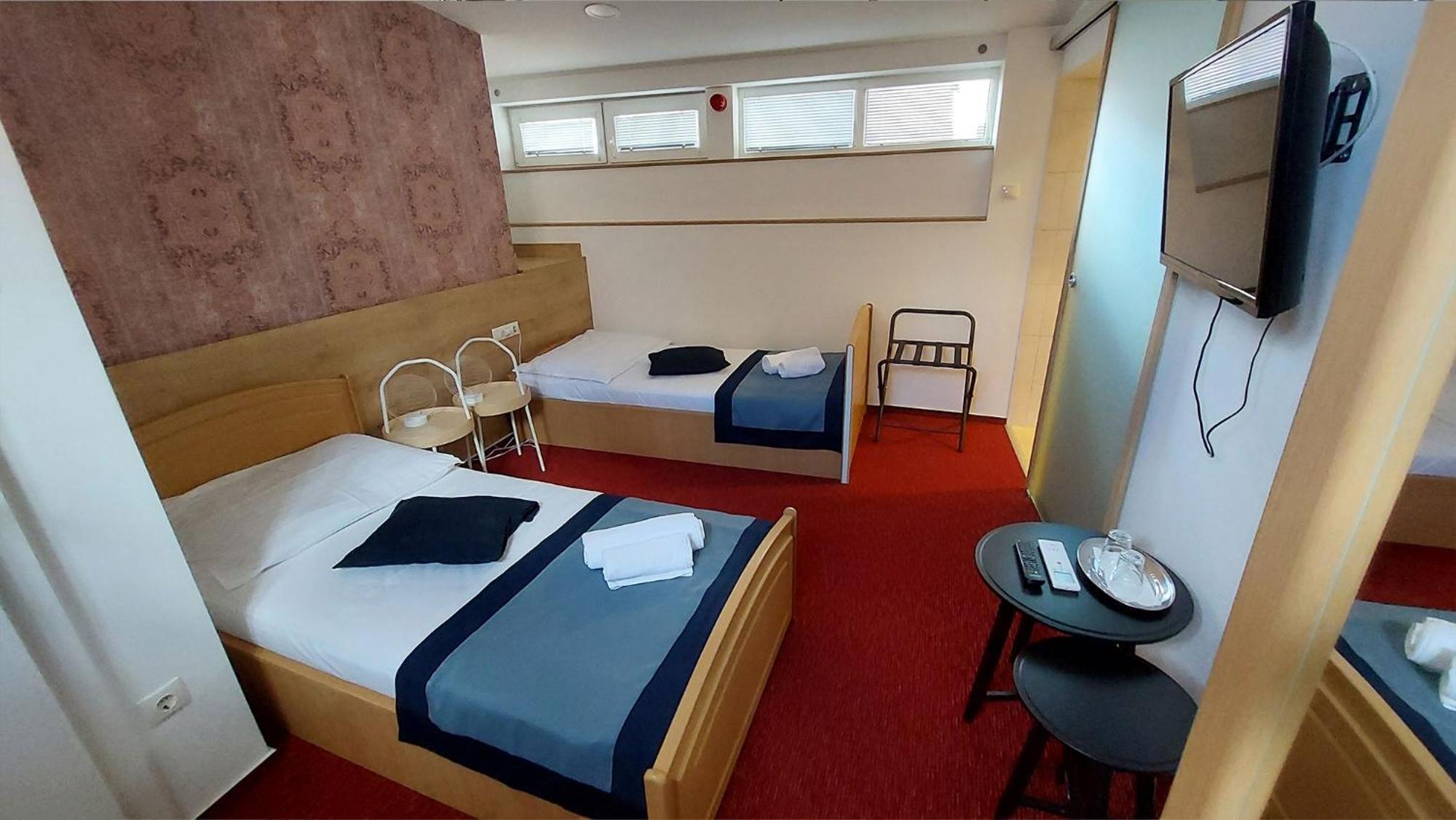 Oazis Hotel*** Надьканижа Экстерьер фото