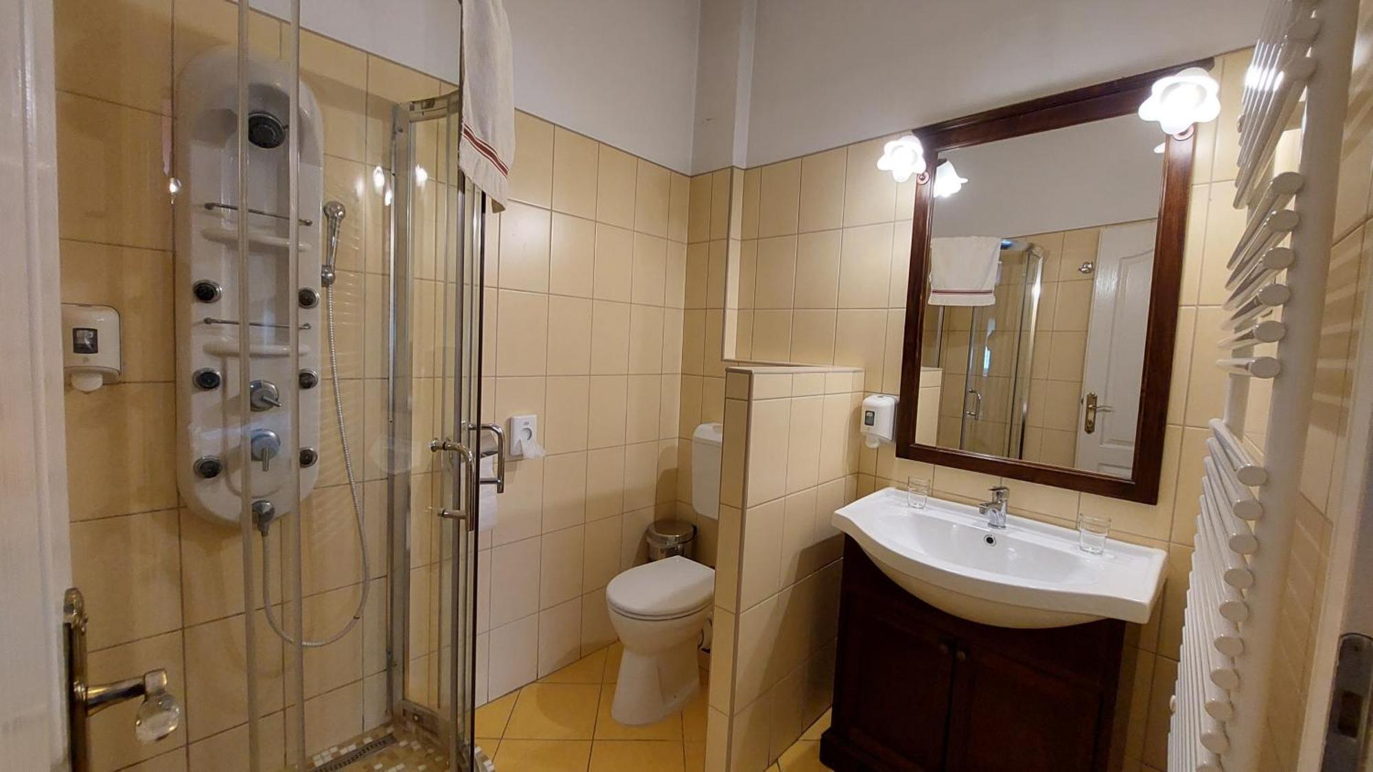 Oazis Hotel*** Надьканижа Экстерьер фото