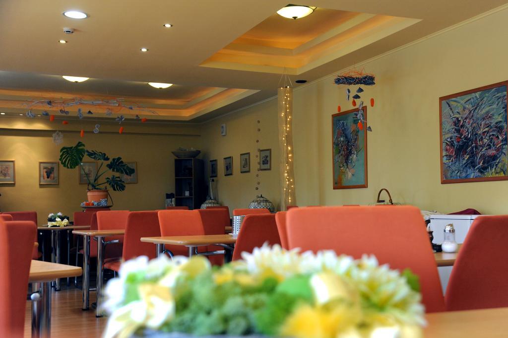 Oazis Hotel*** Надьканижа Экстерьер фото