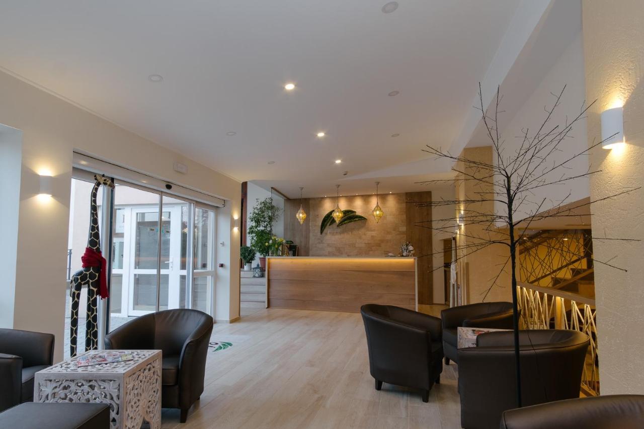 Oazis Hotel*** Надьканижа Экстерьер фото